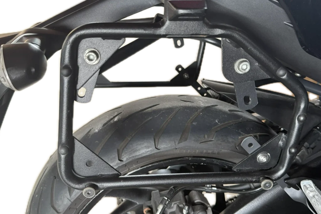 GSX ~S1000 サイドボックス取り付け